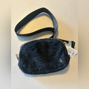 NWT Lululemon Everywhere Fleece Belt Bag Black